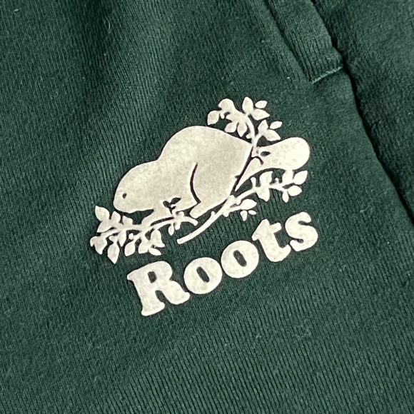 Roots Shorts Dark Green Beaver Logo Fleece Size M Drawstring Waist Cotton Blend - Picture 2 of 7